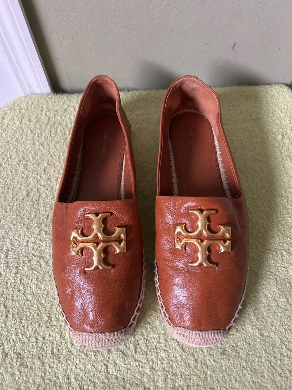 NWOB Tory Burch Cognac Leather Espadrille Flats with Gold Logo